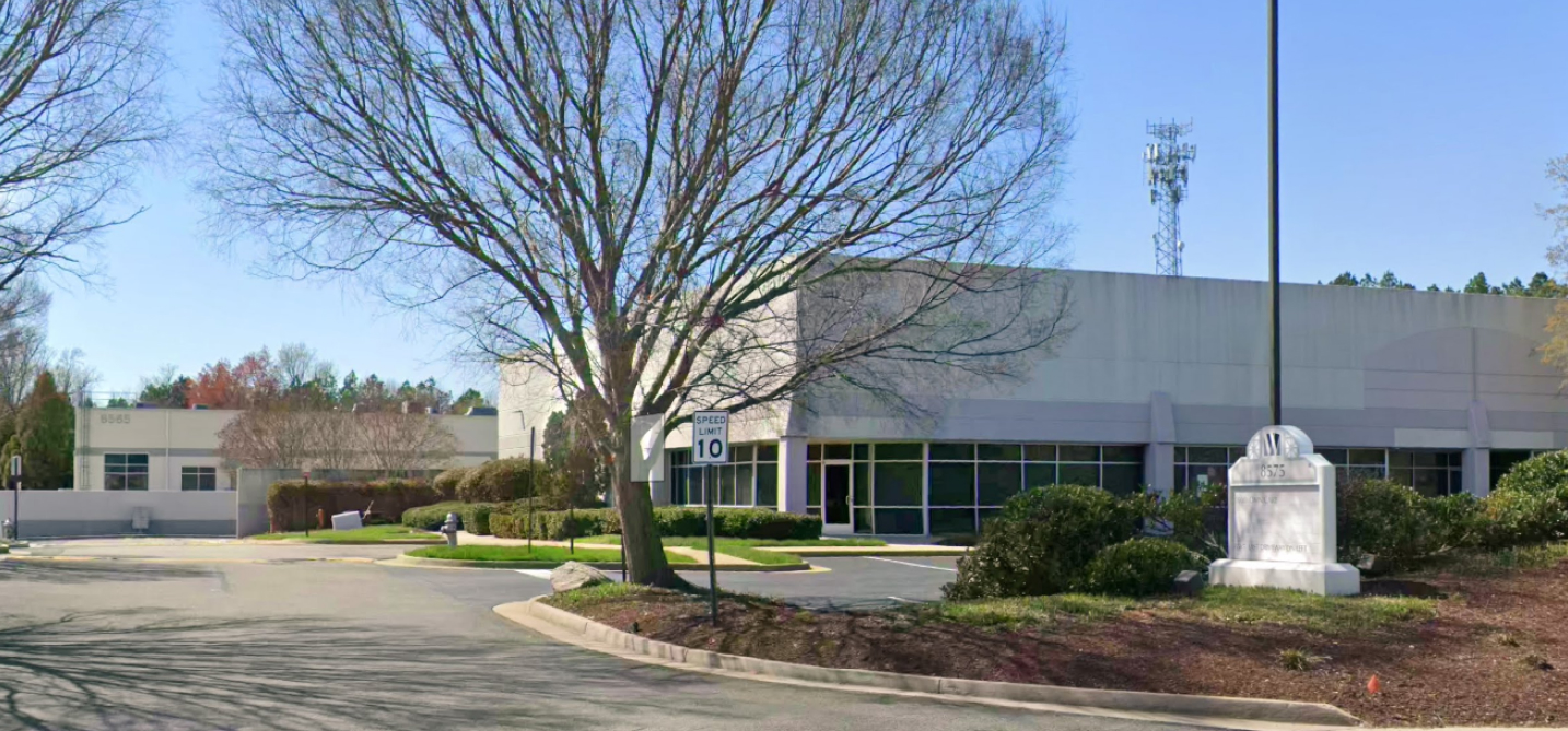 This 51,800 SF flex space